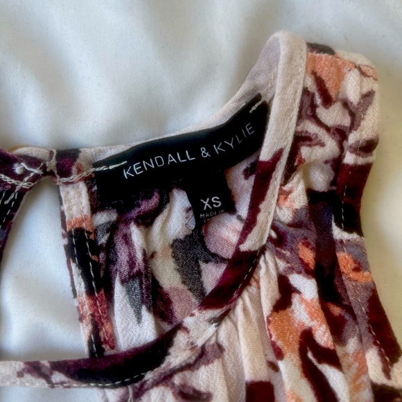 2 for $20 KENDALL & KYLIE FLORAL ROMPER 3 for $25 - Picture 2 of 4
